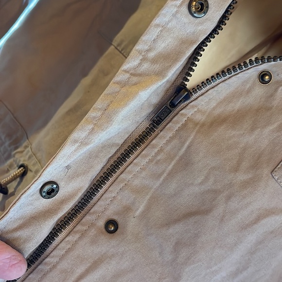 Light jacket tan hood zipper and button - Picture 8 of 9